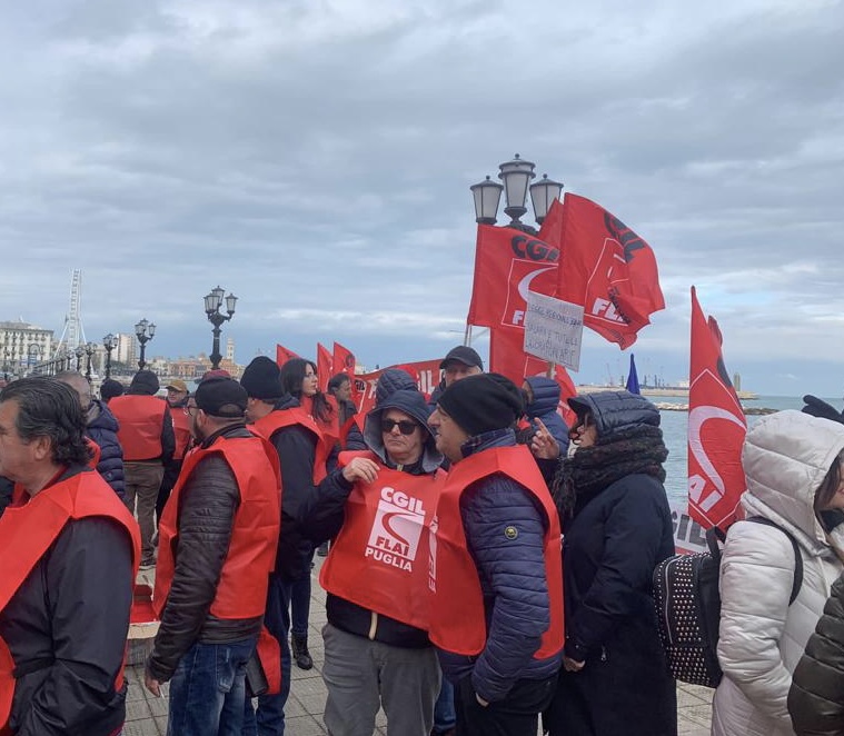 Puglia Centinaia Di Lavoratori Arif In Protesta A Bari La Regione Fa